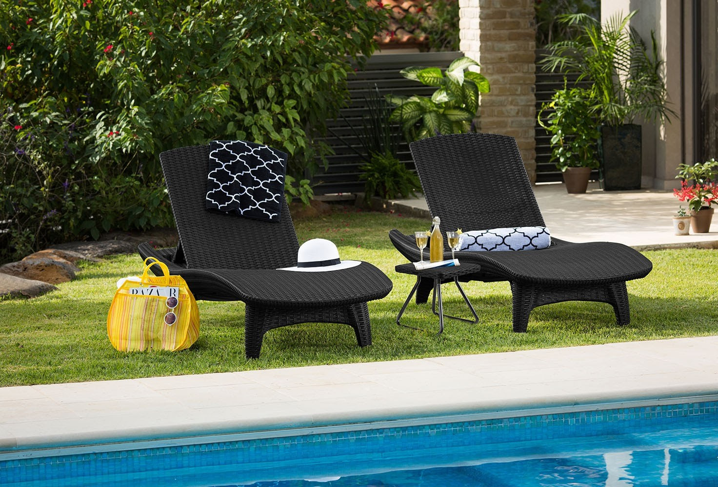 Keter Pacific Chaise Sun Lounger and Side Table Set, Resin